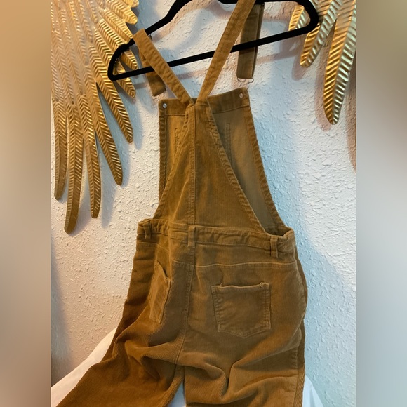 Love Tree corduroy overalls, size Medium in very good condition - Picture 5 of 6
